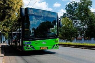 operatorii din transport trebuie sa afiseze in interiorul mijloacelor de transport placute cu pretul calatoriei in sistem braille 67ef6b91efbba