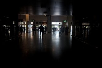 pana masiva de curent in spania portugalia si andorra sunt oameni blocati in lifturi 680f7428f1141