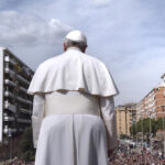 Papa Francisc redefinește ceremonia funerară la Vatican: „Se comemorează un ucenic al lui Hristos, nu un lider de rang înalt” 2 papa francisc a schimbat ritul funeraliior la vatican este inmormantarea unui ucenic al lui hristos nu a unuia din mai marii lumii 68063d432b69a
