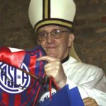 Papa Francisc, pasionat înfocat de fotbal, își idolatriza un star brazilian! 3 papa francisc era fan fanatic al unei echipe de fotbal iar fotbalistul sau preferat era un brazilian 68062dfa27406
