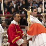 Papa Francisc, în recuperare, nu a participat la tradiționala procesiune de Vinerea Mare din Roma 3 papa francisc inca in convalescenta a lipsit de la procesiunea anuala din vinerea mare de la roma 680337674d885