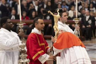 papa francisc inca in convalescenta a lipsit de la procesiunea anuala din vinerea mare de la roma 680337674d885