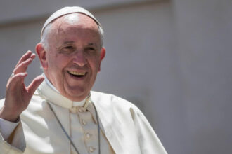 papa francisc un papa al poporului cum a ajuns fiul unor imigranti din argentina sa conduca vaticanul si ce mostenire lasa in urma 68060220ad06f