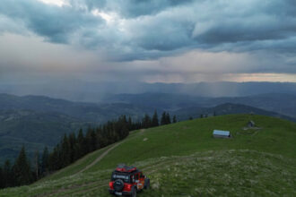 patru ucraineni salvati din muntii maramuresului in timp ce treceau granita unul a fost spitalizat 680f18bdee067