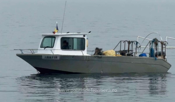 Pescador clandestin, prins de polițiștii de frontieră cu o captură impresionantă de peste 760 kg de pește! 1 pescador neinregistrat cu peste 760 kg de peste la bord depistat de politistii de frontiera 67f3f59aacc24