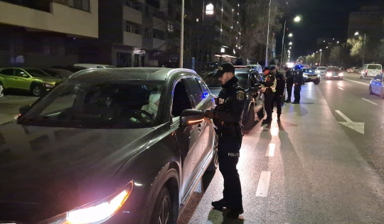 Peste 10.000 de sancțiuni, totalizând aproape 4 milioane de lei, impuse de agenții de poliție în ultimele 24 de ore 1 peste 10 mii de amenzi in valoare de aproape 4 milioane de lei aplicate de politisti in ultimele 24 de ore 67f1312c2f7a7