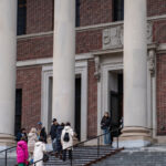 Peste 130 de studenți internaționali din SUA atacă în instanță decizia administrației Trump privind anularea vizelor 2 peste 130 de studenti straini in sua dau in judecata administratia trump dupa revocarea vizelor 6801054695823