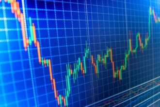 pietele financiare inregistreaza a treia zi consecutiva de scaderi masive petrolul european este acum la 63 de dolari un nivel nemaiatins din pandemie dolarul se depreciaza iar bursa de la tokyo s 67f3661bf33af