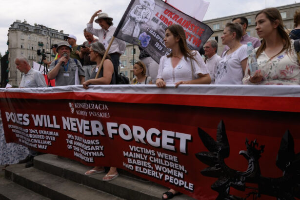 polonia a reluat exhumarile victimelor masacrului de la volinia sursa de tensiuni cu kievul este o misiune complicata 680a518484caf