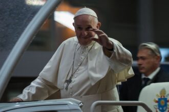 povestea miraculoasa a clubului care promoveaza de fiecare data cand un papa moare sau se retrage 680a6f4308da0