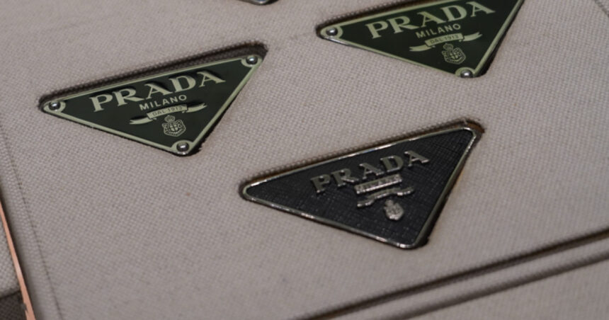 Prada își îmbrățișează rivalul Versace: Detalii despre suma afacerii! 1 prada cumpara rivala versace care este valoarea tranzactiei 67f8be60386d4