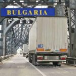 Francezii observă: Un oraș bulgăresc sub asediul vizitatorilor români, cu meniuri în română și angajați care vorbesc două limbi. 3 presa franceza oras bugaresc asaltat de turisti romani meniuri de restaurante in limba romana si personal bilingv 67fb9518b2071