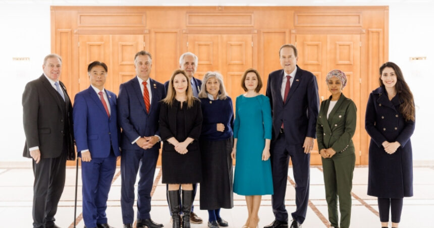 Maia Sandu se întâlnește cu o delegație a Congresului american pentru a aborda amenințările atacurilor hibride rusești 1 presedinta maia sandu intalnire cu o delegatie a congresului sua riscurile atacurilor hibride ale rusiei pe agenda discutiilor 67fcfc3dc8eb3