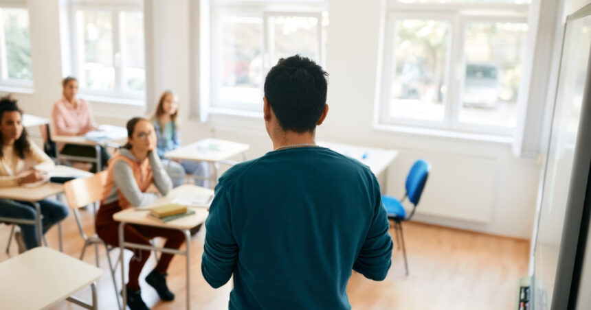 Președintele Colegiului Psihologilor: Experții sunt nedumeriți de eliminarea evaluării psihologice pentru profesori 1 presedintele colegiului psihologilor specialistii nu inteleg de ce evaluarea psihologica este scoasa pentru cadrele didactice 67f01b72bea25