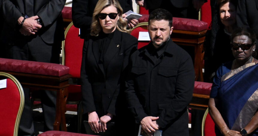 Președintele Germaniei își nuanțează așteptările privind „diplomația funerară” de la Vatican, în urma întâlnirii dintre Zelenski și Trump 1 presedintele germaniei tempereaza asteptarile de la asa zisa diplomatie funerara de la vatican unde zelenski si trump s au intalnit 680d114786920