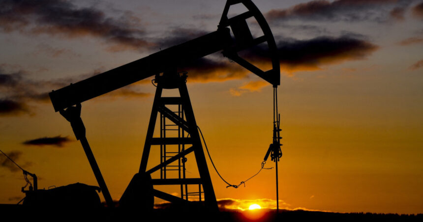 Cotațiile petrolului se află în cădere liberă, atingând cele mai reduse valori din era pandemică 1 preturile petrolului se prabusesc spre cel mai scazut nivel de la mijlocul pandemiei 67efc5e432850