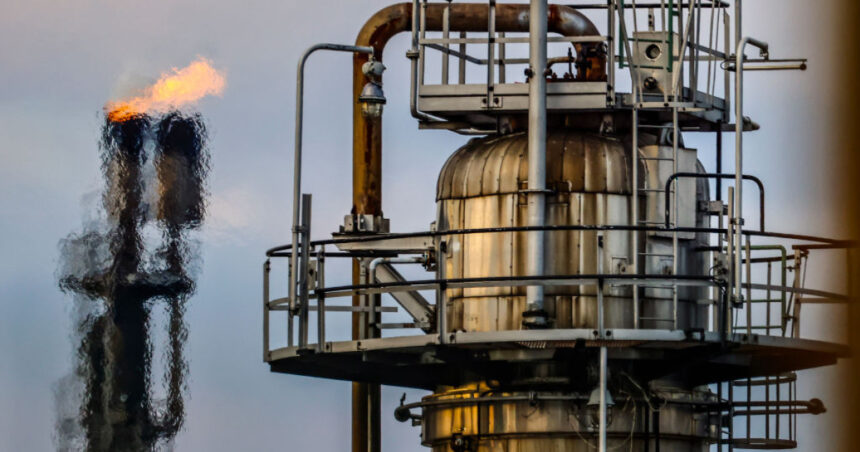 Perspective îngrijorătoare pentru economia Rusiei: veniturile din exportul de petrol și gaze, pilonul financiar al Kremlinului, în declin. 1 previziuni sumbre pentru economia rusiei scad veniturile din exporturile de petrol si gaze principala sursa de bani pentru kremlin 6808c29292ca9
