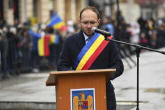 primarul botosaniului a fost condamnat la un an de inchisoare sub supraveghere intr un dosar de coruptie isi poate pastra mandatul 68112c8659177