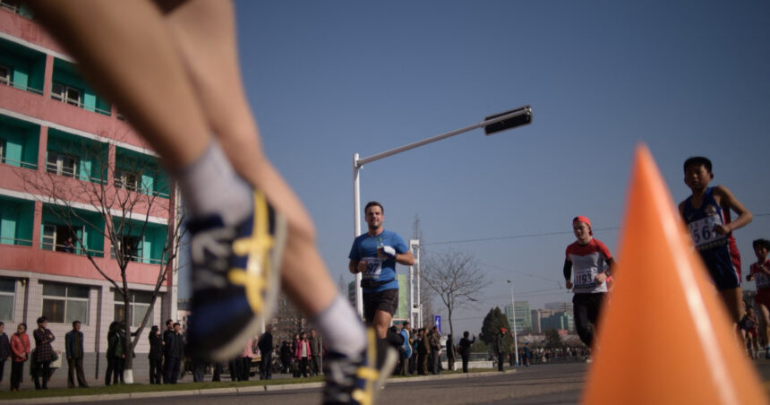 Revenirea maratonului internațional la Phenian după șase ani: Românii se alătură competiției din Coreea de Nord! 1 primul maraton international la phenian din ultimii sase ani la cursa din coreea de nord participa si romani 67f6425ea04e7