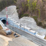 Pro Infrastructură: În curând, primul tren va străbate tunelul Bătuţa, după o așteptare de 4 ani și jumătate! 2 pro infrastructura in cateva saptamani vom avea primul tren care trece prin tunelul batuta dupa 4 ani si jumatate de intarziere 6800c7bc83b05