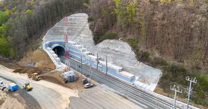 Pro Infrastructură: În curând, primul tren va străbate tunelul Bătuţa, după o așteptare de 4 ani și jumătate! 1 pro infrastructura in cateva saptamani vom avea primul tren care trece prin tunelul batuta dupa 4 ani si jumatate de intarziere 6800c7bc83b05