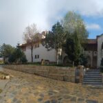 Pelerinaj la Mănăstirea Dervent: Povestea izvorului miraculos, sanctuarul sufletelor căutătoare de alinare 3 procesiune la manastirea dervent de izvorul tamaduirii legenda izvorului facator de minuni loc de pelerinaj pentru mii de credinciosi 680926264e160
