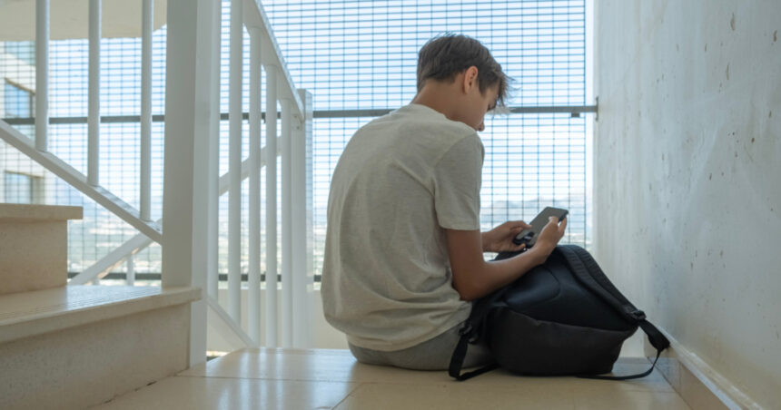 Pedagogă din Statele Unite, suspectată de abuz sexual asupra unui adolescent de 15 ani. Descoperirile procurorilor în telefonul tânărului: o „obsesie” alarmantă. 1 profesoara din sua acuzata ca a abuzat sexual un elev de 15 ani ce au gasit procurorii in telefonul baiatului era obsedata 67ed2195b5225