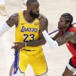 PROGRAMUL MECIURILOR DIN PLAY-OFF-UL NBA: Confruntări electrizante în cele două conferințe! 2 program stim toate meciurile din play off ul nba dueluri unul si unul in cele doua conferinte 6803a2d6a71a9