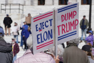 proteste de amploare impotriva lui trump in sua anuntate sambata trump musk si acolitii lor miliardari orchestreaza un asalt total 67f14016caa51