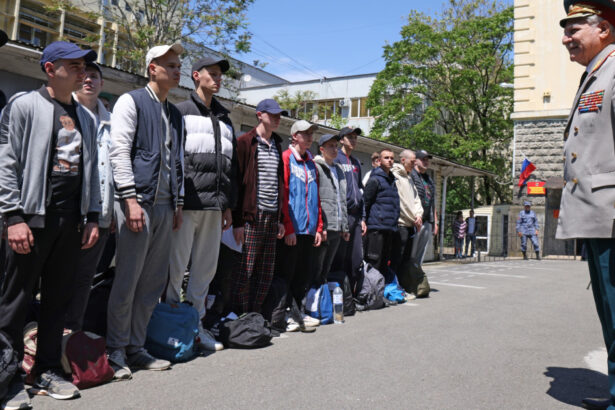 putin a ordonat cea mai mare recrutare de primavara din ultimii 14 ani 160 000 de rusi chemati sub arme 67ed47d9149d3