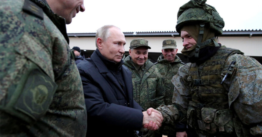 Putin a lăudat militarii ruși din Kursk pentru „triumful” lor și le-a exprimat recunoștința pentru „eforturile eroice” depuse. 1 putin i a felicitat pentru victorie pe militarii rusi din kursk si le a multumit pentru munca eroica 680e7fac1717c