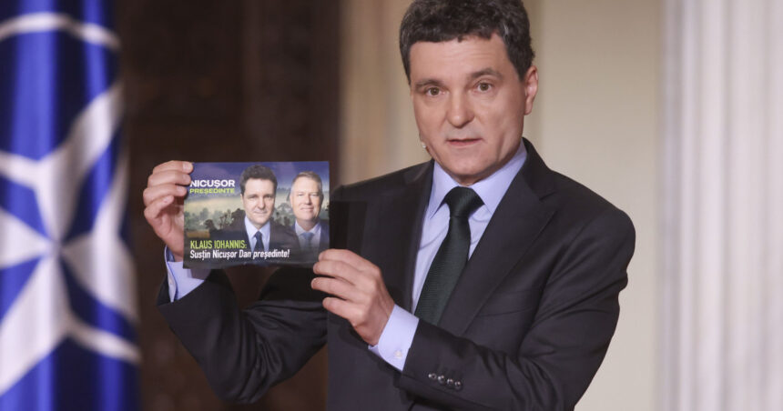 Nicușor Dan își exprimă opinia după ce pliantele ce-l promovează alături de Klaus Iohannis au apărut în București 1 reactia lui nicusor dan dupa ce pliante in care apare sustinut de klaus iohannis au fost distribuite in bucuresti 68112852cf2a7