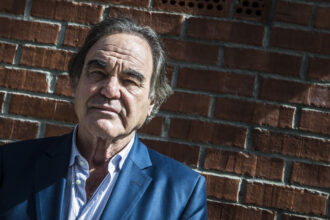 regizorul oliver stone va depune marturie in dosarul asasinarii lui j f kennedy filmul lui jfk a fost criticat de istorici 67eccf5b65552