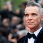 Robbie Williams, mărturisire stânjenitoare. Ce i se întâmplă artistului de fiecare dată când se joacă fotbal cu fiii săi 2 robbie williams dezvaluire rusinoasa ce pateste artistul de fiecare data cand joaca fotbal cu baietii lui 67ec1953180a2