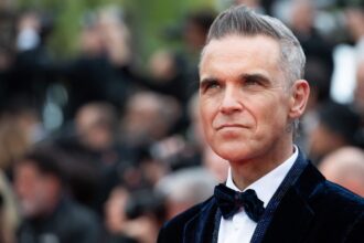 robbie williams dezvaluire rusinoasa ce pateste artistul de fiecare data cand joaca fotbal cu baietii lui 67ec1953180a2