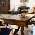 Roberta Metsola, în urma dispariției Papei Francisc: Zâmbetul său contagios a câștigat afecțiunea a milioane de suflete din întreaga lume 3 roberta metsola dupa moartea papei francisc zambetul sau molipsitor a cucerit inimile a milioane de oameni din intreaga lume 680608f0eb28e