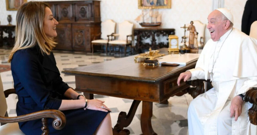 Roberta Metsola, în urma dispariției Papei Francisc: Zâmbetul său contagios a câștigat afecțiunea a milioane de suflete din întreaga lume 1 roberta metsola dupa moartea papei francisc zambetul sau molipsitor a cucerit inimile a milioane de oameni din intreaga lume 680608f0eb28e