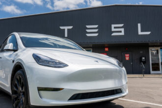 romanca ale carei initiale sunt gravate pe bateriile tesla a castigat un proces impotriva lui elon musk cine este cristina balan 6800c7c03508e