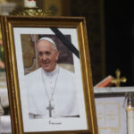 România intră în doliu național sâmbătă, onorând memoria papei Francisc în ziua în care au loc funeraliile de la Vatican. 2 romania va declara doliu national in memoria papei francisc sambata in ziua funeraliilor de la vatican 680a20ab42d29