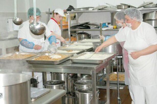 sc arimex comexim 2000 srl a pregatit un meniu special pe 1 si 2 mai pentru pacientii internati in spitalele constantene 6812587cb140f