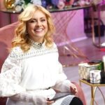 Transformare la „Mireasa”, sub conducerea Simonei Gherghe, în urma retragerii emisiunii „În direct cu România” de la Antena 1. Începând de luni! 3 schimbare la mireasa prezentata de simona gherghe dupa ce emisiunea in direct cu romania a fost scoasa de la antena 1 se intampla de luni 680df881ab773