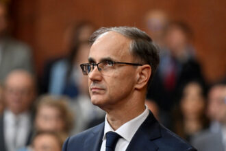 serbia are un nou prim ministru un medic fara experienta politica dupa luni de manifestatii anticoruptie 680000b74ae02