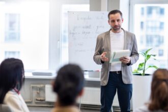 spor de 25 la salariu de baza pentru profesori cine poate obtine gradatii de merit in 2025 68090d7779cbc