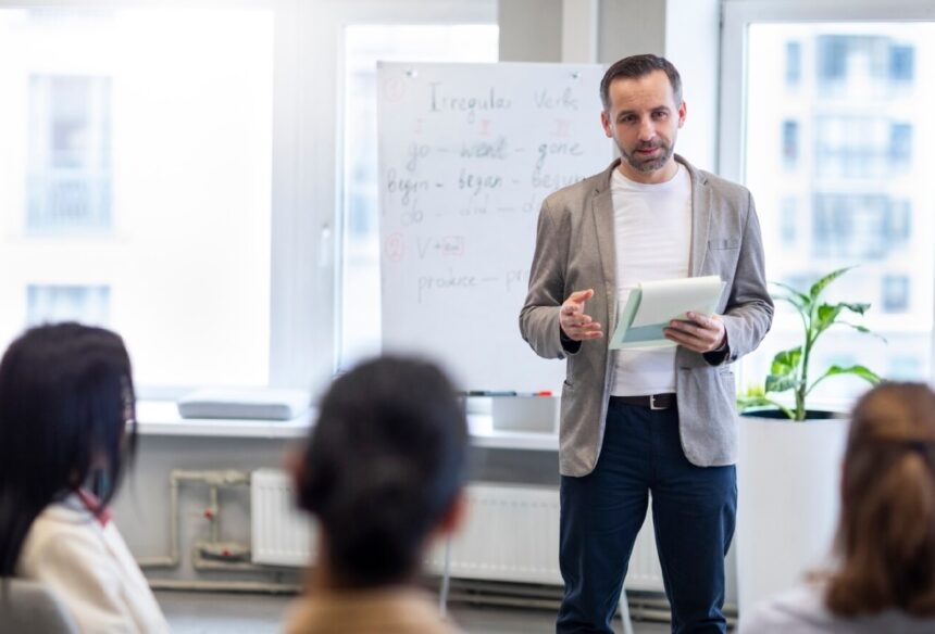 Creșteri cu 25% a remunerației de bază pentru cadrele didactice: cine are șansa să primească distincții de merit în 2025 1 spor de 25 la salariu de baza pentru profesori cine poate obtine gradatii de merit in 2025 68090d7779cbc