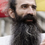 Dacii și Arborii: Stegarul a Atinge Vârfuri după Măsurile Judiciare 3 stegarul dac s a suit in copac dupa ce a fost pus sub control judiciar 67ed640771b3c
