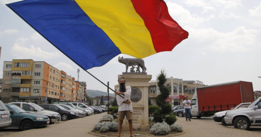 Stegarul Dac, supravegheat timp de 60 de zile: interdicție de a participa la proteste și obligația de a purta un brățară de monitorizare. 1 stegarul dac sub control judiciar 60 de zile nu are voie sa participe la proteste si trebuie sa poarte dispozitiv de monitorizare 67ec52b37c789
