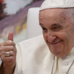 „De ce răsună limba maghiară în Rai?”: Francisc, un papă cu umor nativ. Care erau bancurile sale favorite? 2 stiti de ce se vorbeste maghiara in rai francisc un papa cu simtul umorului care erau glumele preferate ale suveranului pontif 68074becb3251