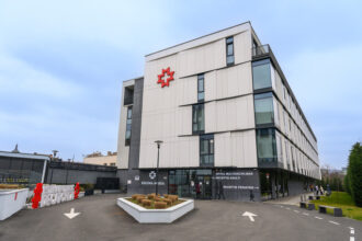 surpriza noul proprietar regina maria aduce in romania in vremuri tulburi si un gigant american unul dintre cele mai mari fonduri de investitii din lume 67ec1c22ba22a