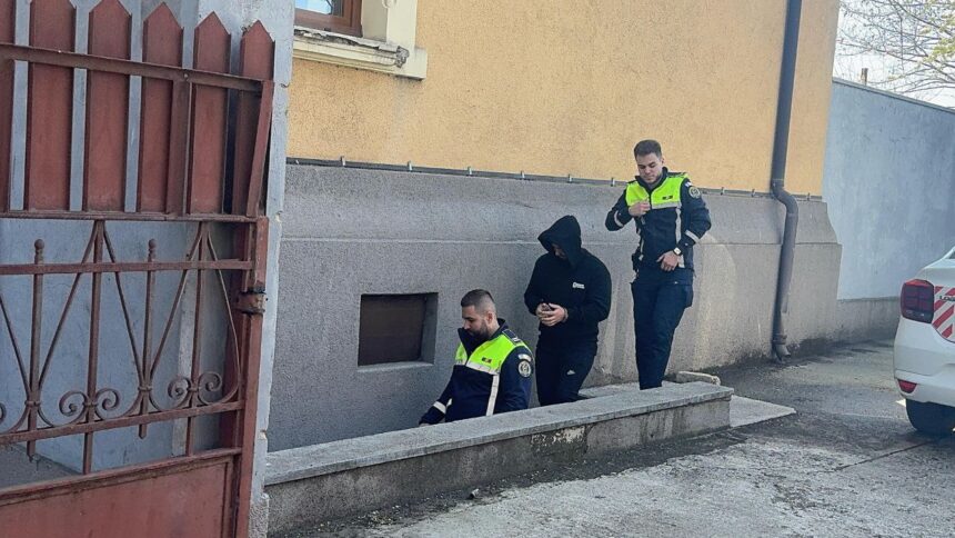 Tânărul suspect de implicare în tragedia din Mamaia, eliberat din detenție și prezentat în fața instanței. Descoperă ce urmează să se întâmple astăzi! 1 tanarul acuzat de producerea tragediei din mamaia scos din arest si adus in fata judecatorilor iata ce se va intampla azi 681193e2a0fac