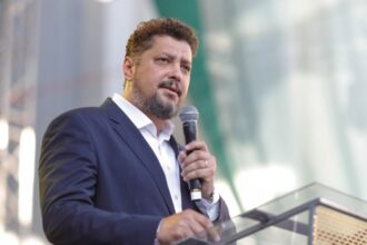 tarziu simion a abandonat parlamentarele pentru prezidentiale nu s a dovedit a fi locomotiva era cu 15 mai jos decat partidul 680114967b356